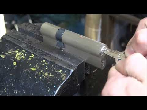 как открыть любой замок .отмычка для китайских дверей замков. обучение ...