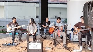 Download Lagu Kampuang Nan Jauh Dimato - Ester, Cover by ASV Band, Vocal by Kakak Cantik MP3 Download Lagu Kampuang Nan Jauh Dimato - Ester, Cover by ASV Band, Vocal by Kakak Cantik MP3
