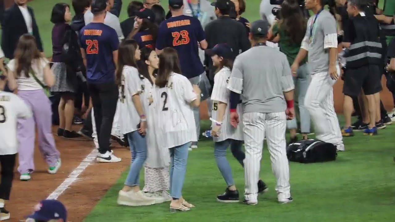 【WBC2023】侍ジャパン サムライ妻球場入り 史上最強メンバー 板野友美 衛藤美彩 ヌートバーママ 石橋杏奈 ゆり香 中居正広 （2023.03.21 現地映像）