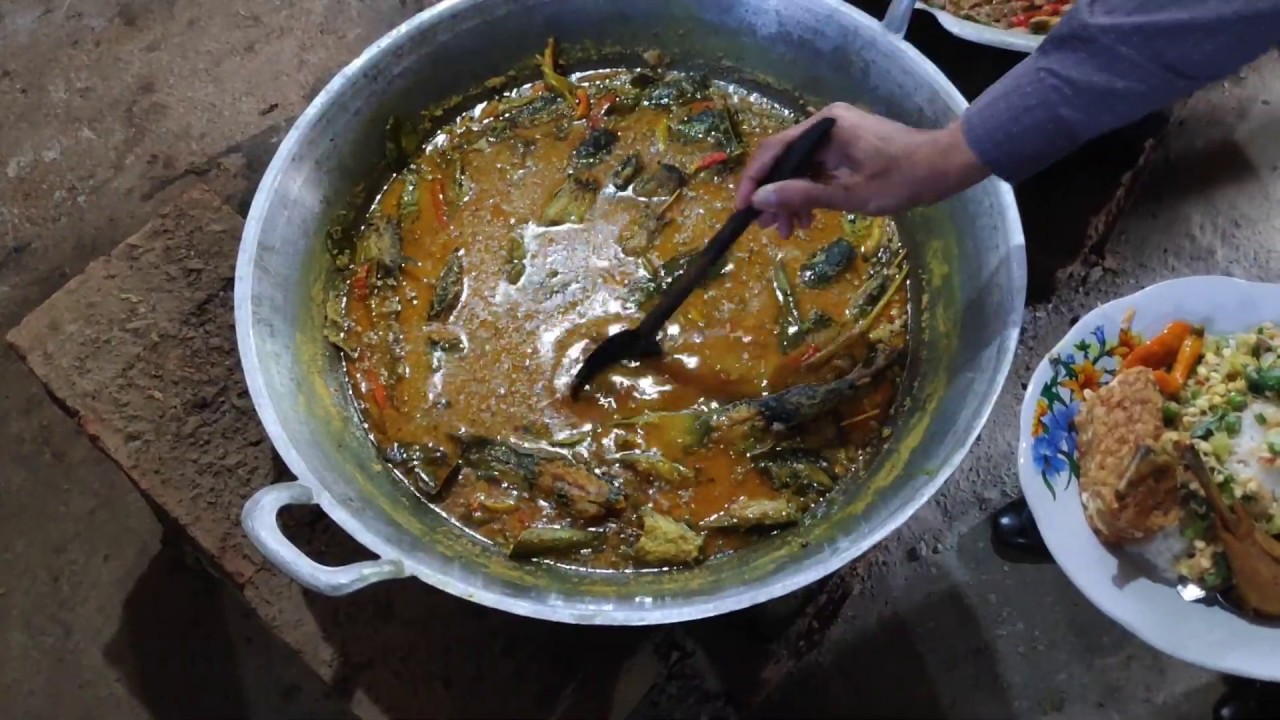 Lokasinya Di Pinggir Hutan Tapi Rame Pawone Simbah Kuliner Batang Pekalongan Youtube