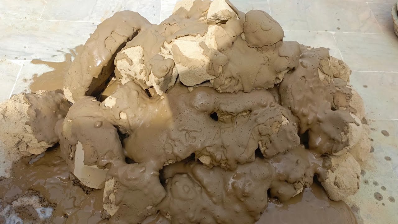 Asmr.sukoon mud dirt dry crumbling with thick paste pouring@ashukhan_12 H. B. D sorry for late