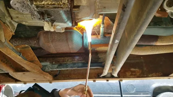 HOW TO REMOVE RUSTY EXHAUST BOLTS