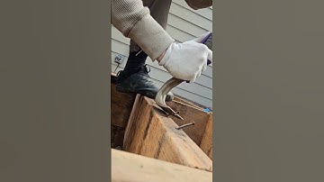 Using a demo crowbar to remove nails from wood 💪 #worksite #safety #safetytips