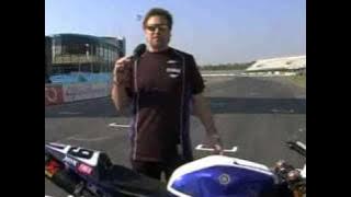 Ben Spies explaining the 2009 YZF-R1