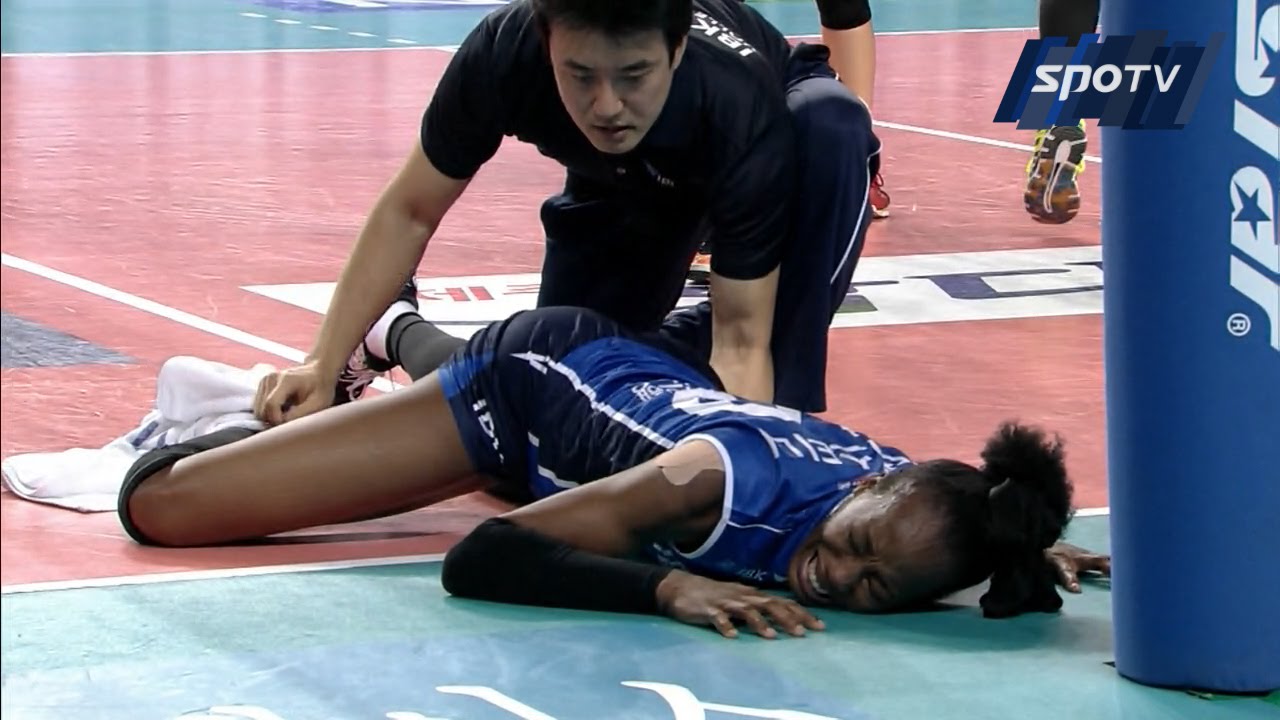 [프로배구] '악!' 발목이 돌아가는 극심한 고통에 눈물까지 보이는 데스티니! (01.14)