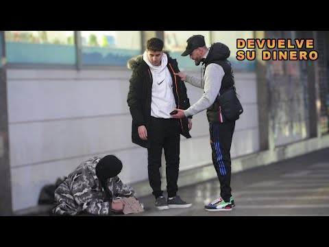 LE ROBAMOS DINERO