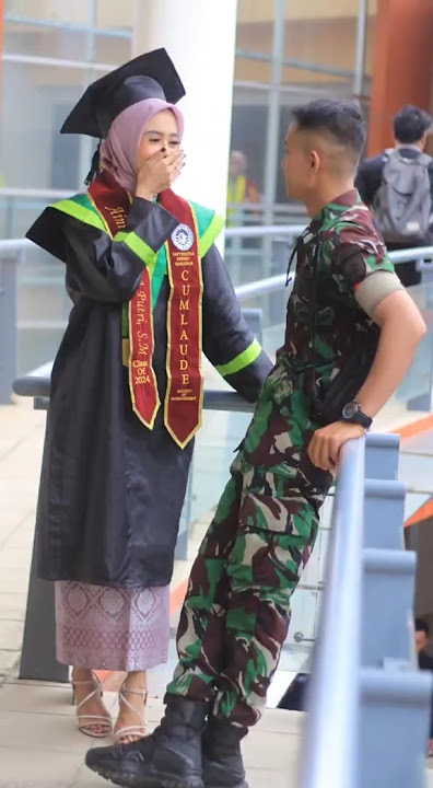 nemenin pacar wisuda pasangan couple abdi negara TNI X Mahasiswi ‼️#tni #wisuda #pasangan #shorts