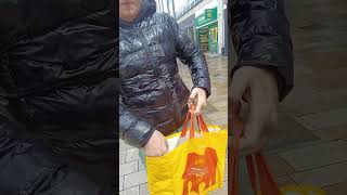 #warning there's a #scrubber in #sheffield #city #centre #selling #water 👀 not #cheap As well📍