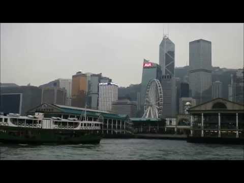 スターフェリーでヴィクトリア湾を渡る