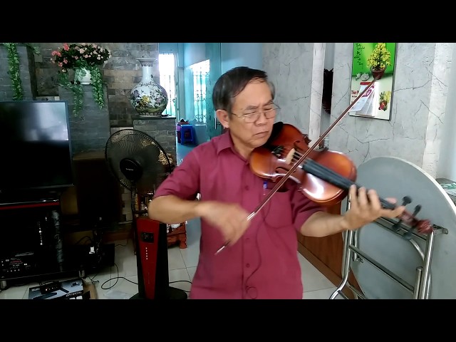 Thử micro cài áo không dây Dtech VHF100 trên violin cho khách hàng