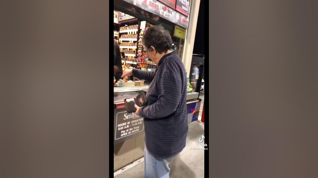 Fresh sighting of "Call the Judge and get some fudge" lady at the gas