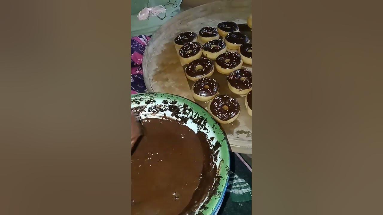 toping donat pakek coklat batang yang dicairkan #shorts #trending #donat #youtubeshorts