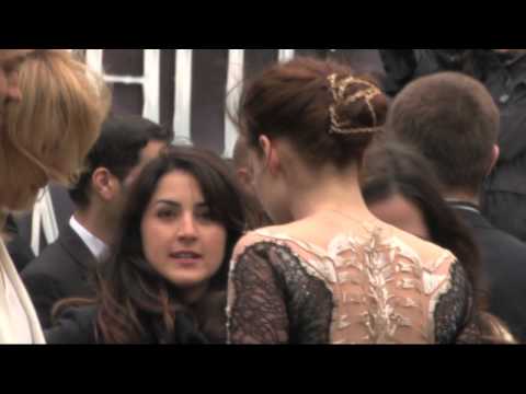 Video: Kristen Stewart xav tsis thoob London