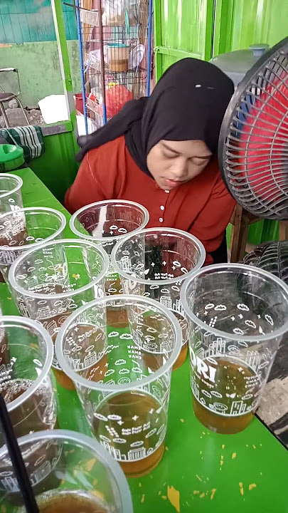 Es teh ori di depan goa ngerong