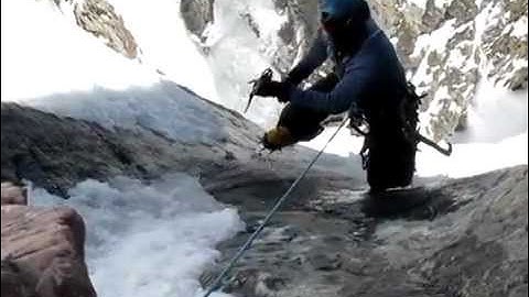 Mountain climber saved at last second from near-fatal fall - Nerve-racking rescue caught on video