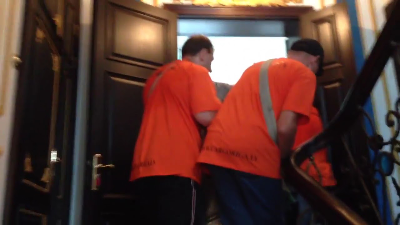 Услуги грузчиков Loader services Krāvēju pakalpojumi - YouTube