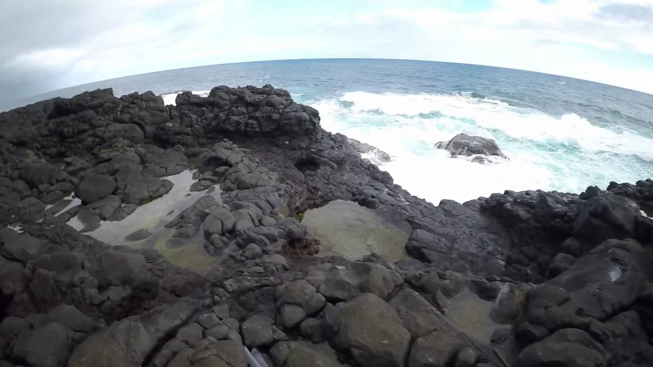 Hike to Queens Bath, Kauai - YouTube
