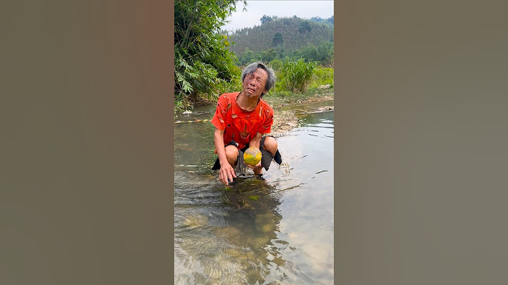 Homeless old man eats papaya and the funny ending #shorts  #funny #outdoorsurvival