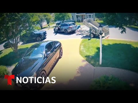 Arrojó 80,000 centavos a su exmujer y su hija | Noticias Telemundo