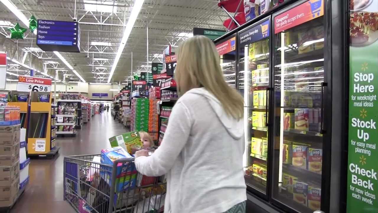 Lia Goes Grocery Shopping at Walmart! - YouTube