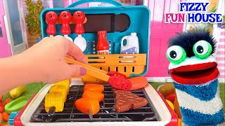 Fizzy Cooks Pretend Food on a BBQ Grill