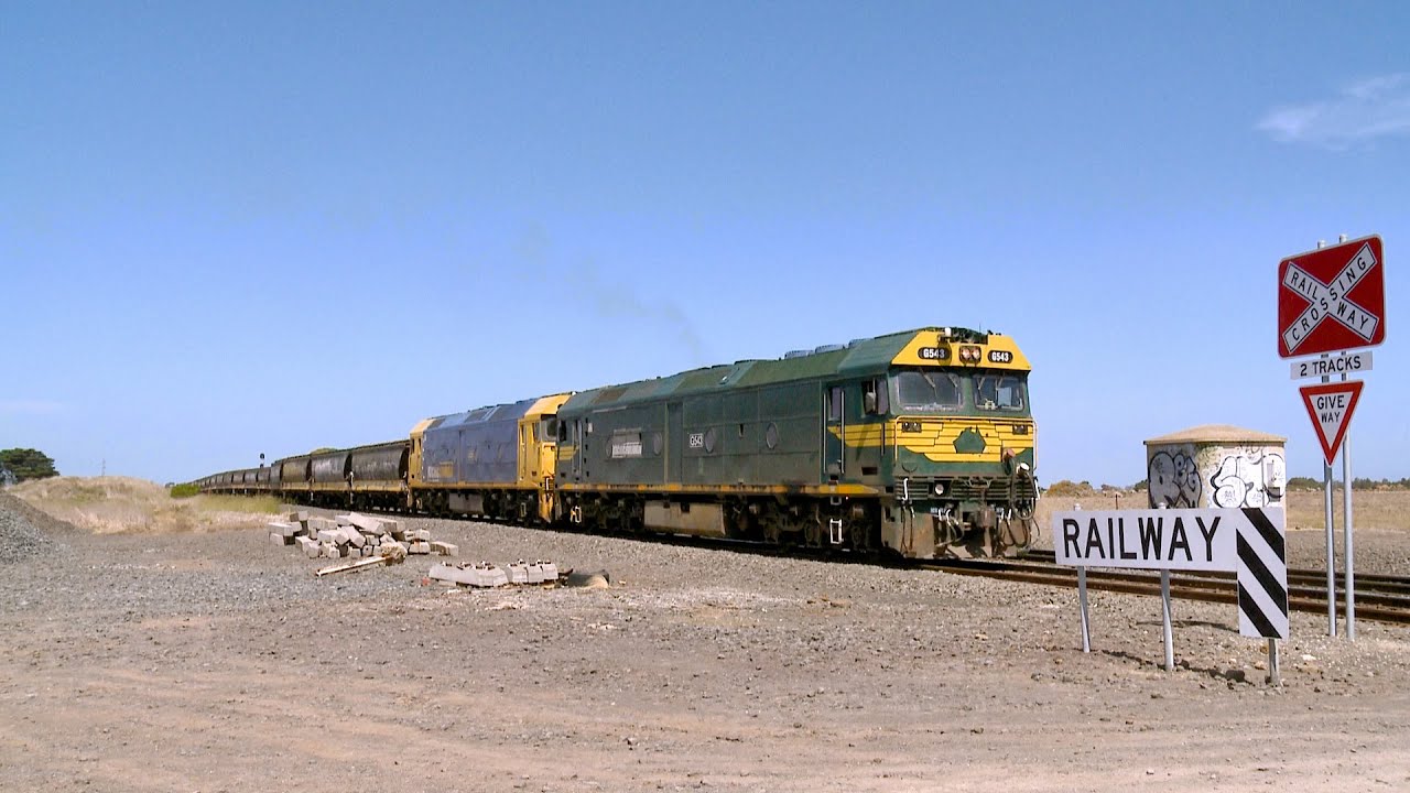 9157 Broad Gauge Pacific National Grain Train At Gheringhap (6/12/2023) - PoathTV Australian Railway
