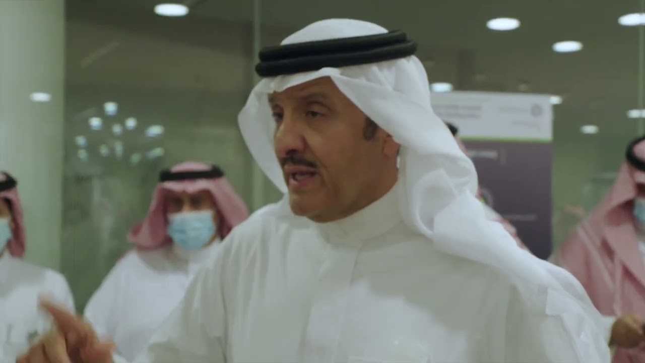 الأمير سلطان بن سلمان قبل يطلع من هيئة الفضاء 