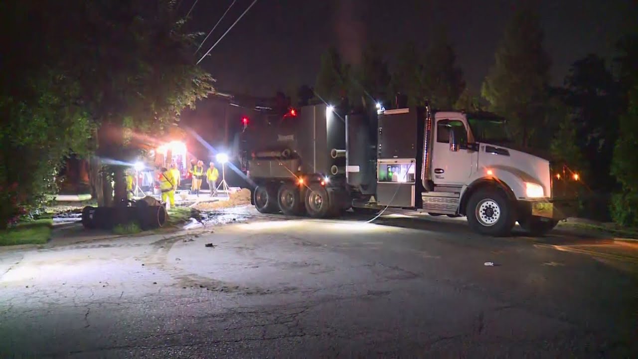 Crews responding to water main break in Glendale - YouTube