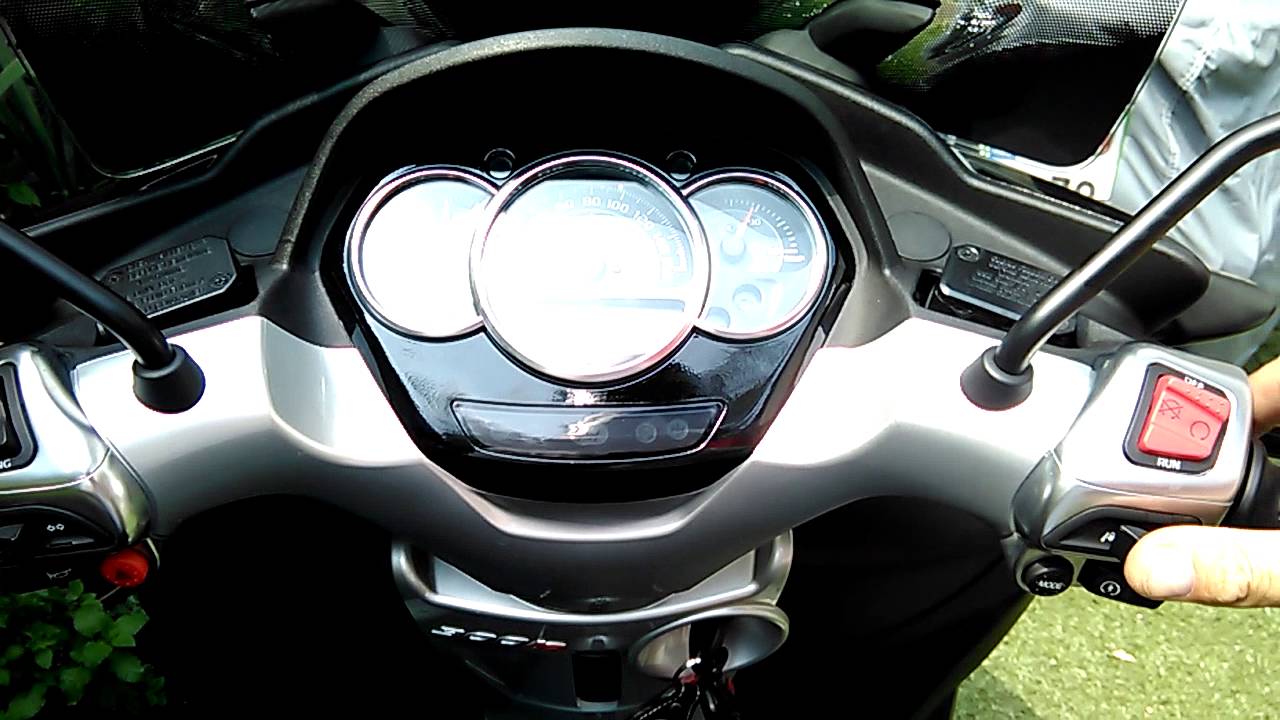 piaggio mp3 300 locking problem YouTube