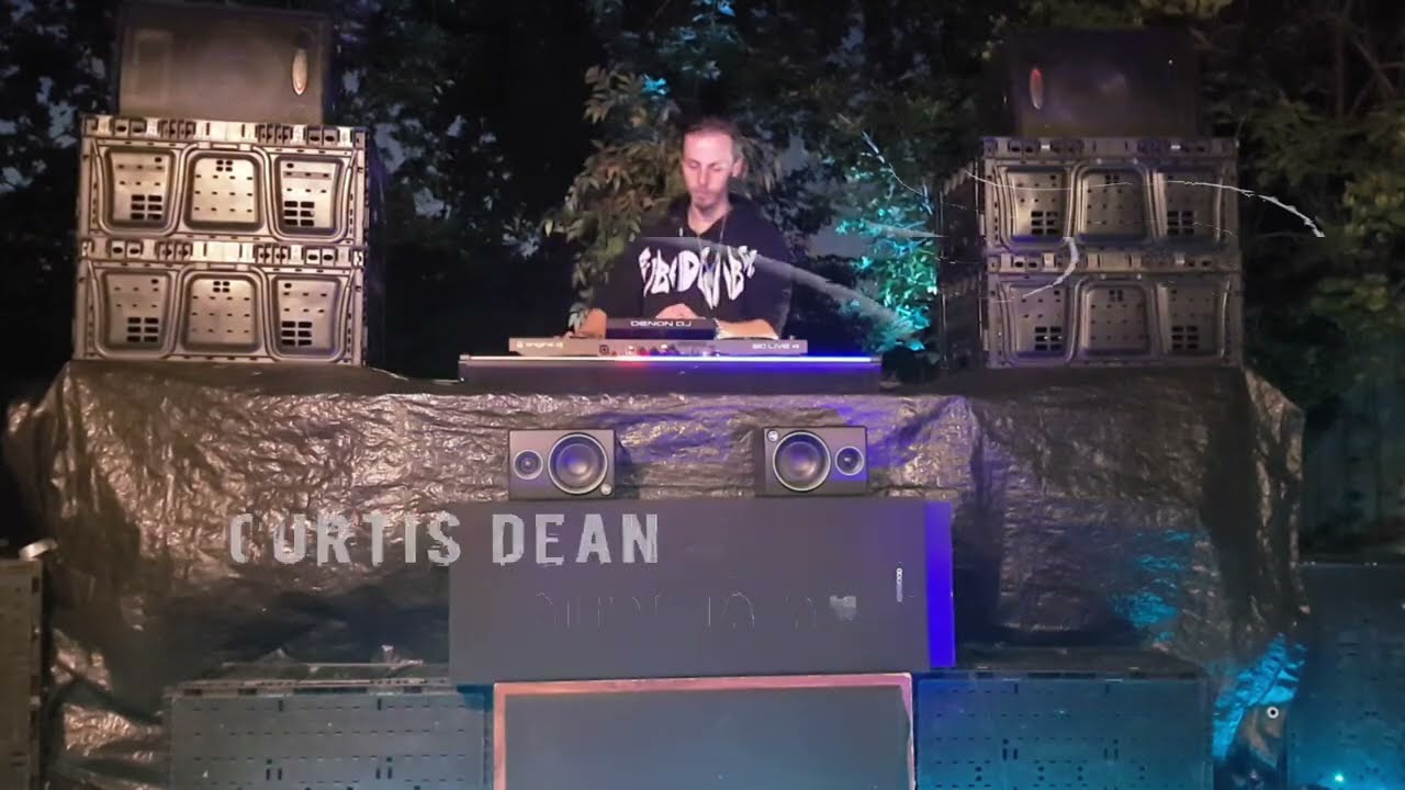 Curtis Dean - DJ Set October Halloween 2024 - Techno / Fast Tech House 138-145 BPM auf YouTube ansehen Curtis Dean - DJ Set October Halloween 2024 - Techno / Fast Tech House 138-145 BPM auf YouTube ansehen