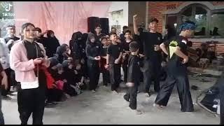 Aya naon dipaguron ieu