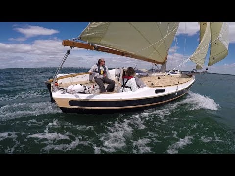 My Classic Boat. Cape Henry 21 - YouTube