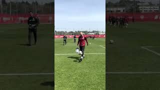 [INIESTA]ボールは友達！イニエスタのリフティング #Shorts #ヴィッセル神戸 #イニエスタ #Iniesta #visselkobe