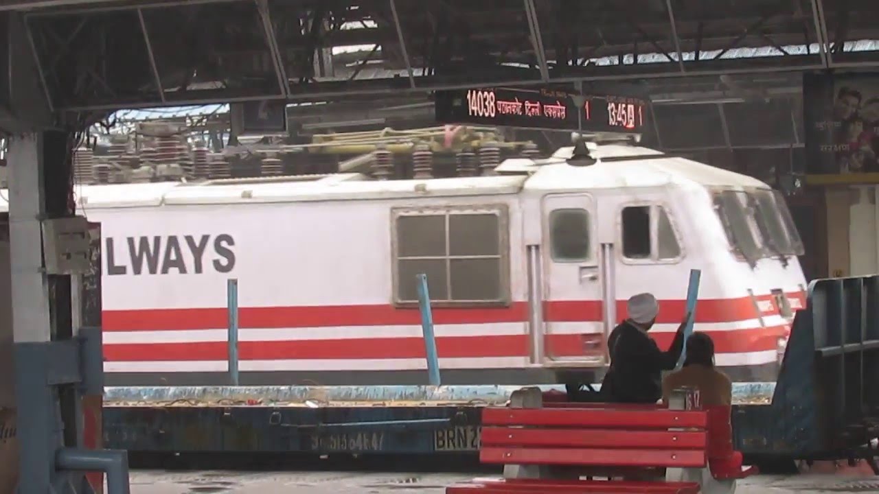 12046 Chandigarh-New Delhi Shatabdi Express arriving at Ambala Cantt Jn ...