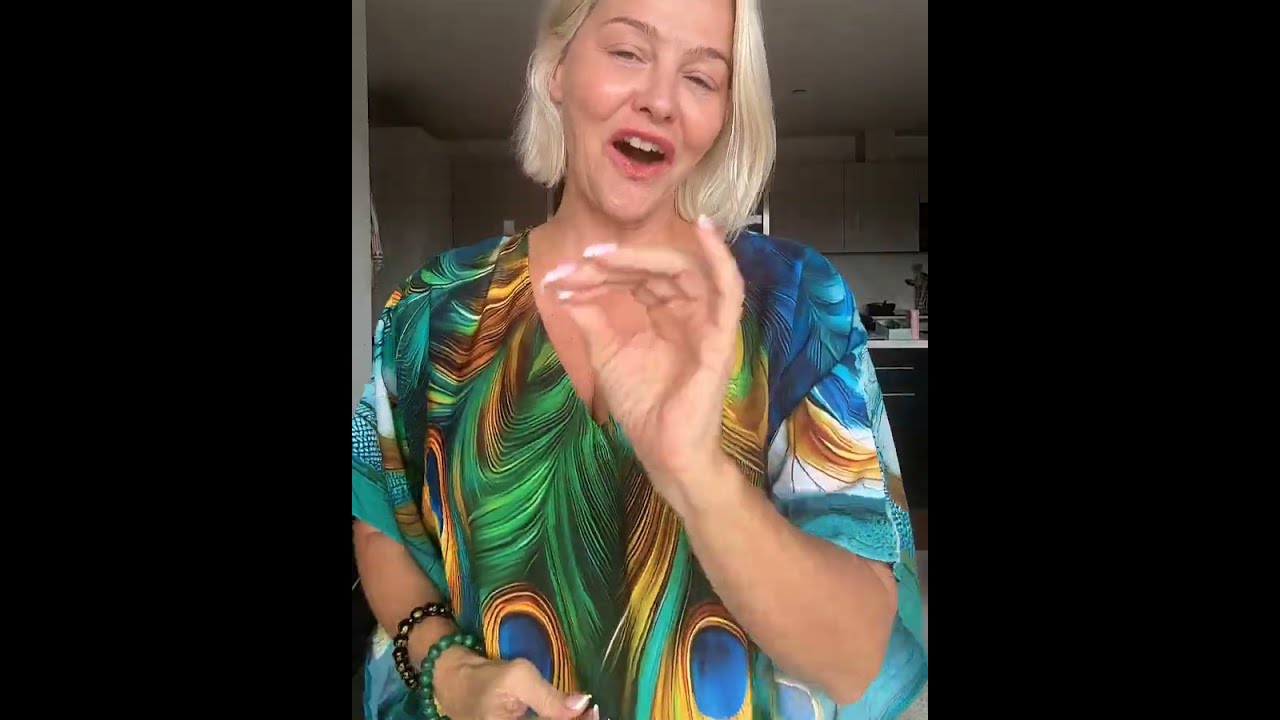 The Caftans That Make You Look Stunning Naturally 