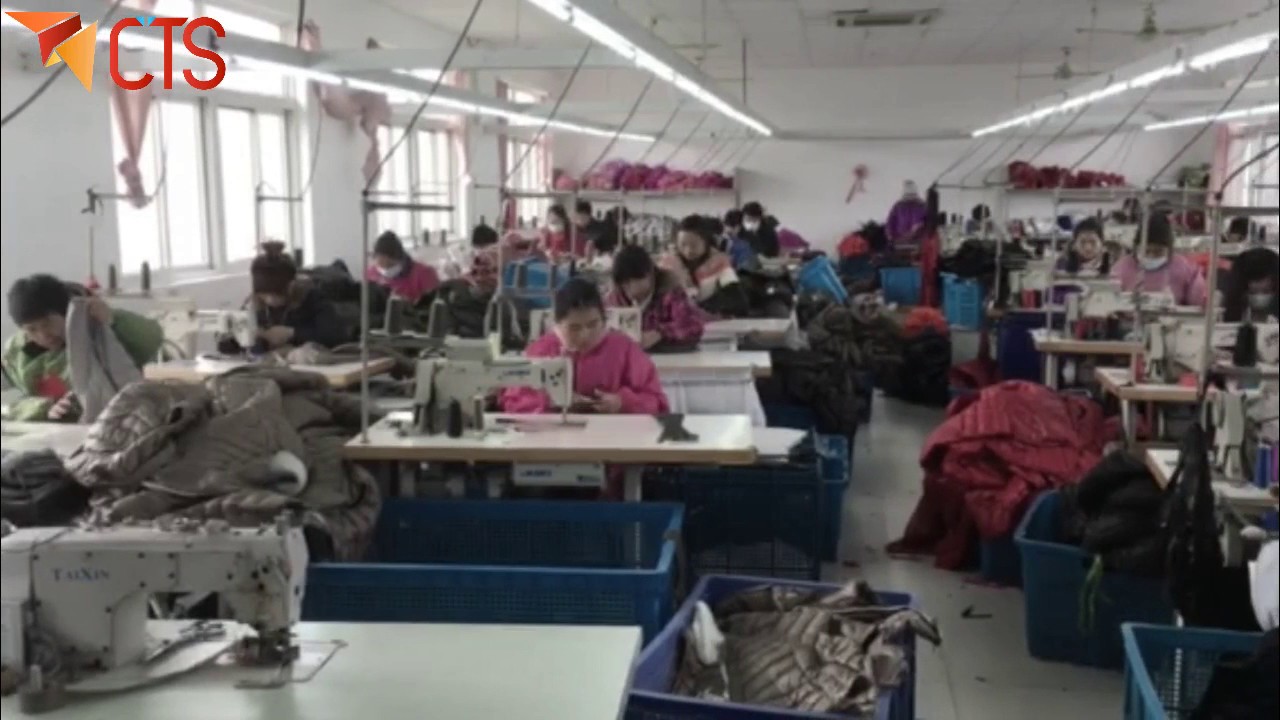 Producción industrial de indumentaria en China - YouTube