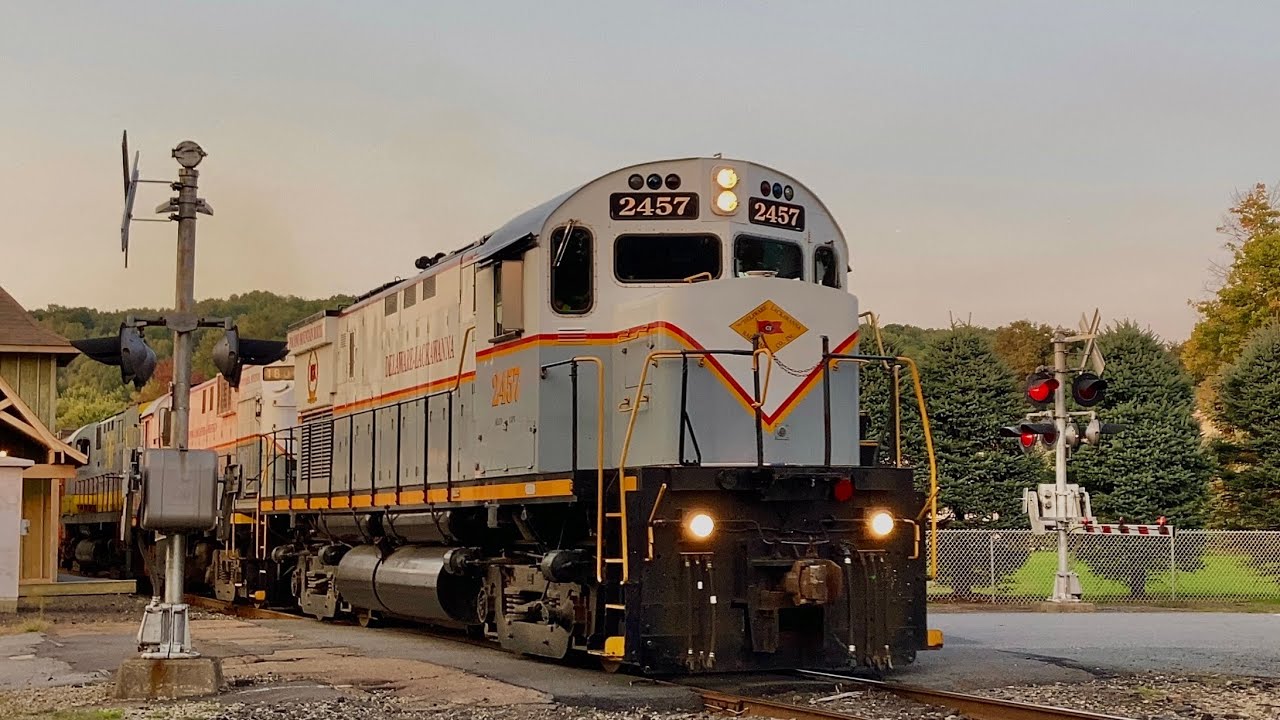 A evening southbound with DL 2457 on point - YouTube
