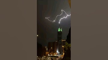 heavy thunderstorm ⚡ in makkah clock 🕒 tower 🗼#shorts #youtubeshorts #thunder #makkah