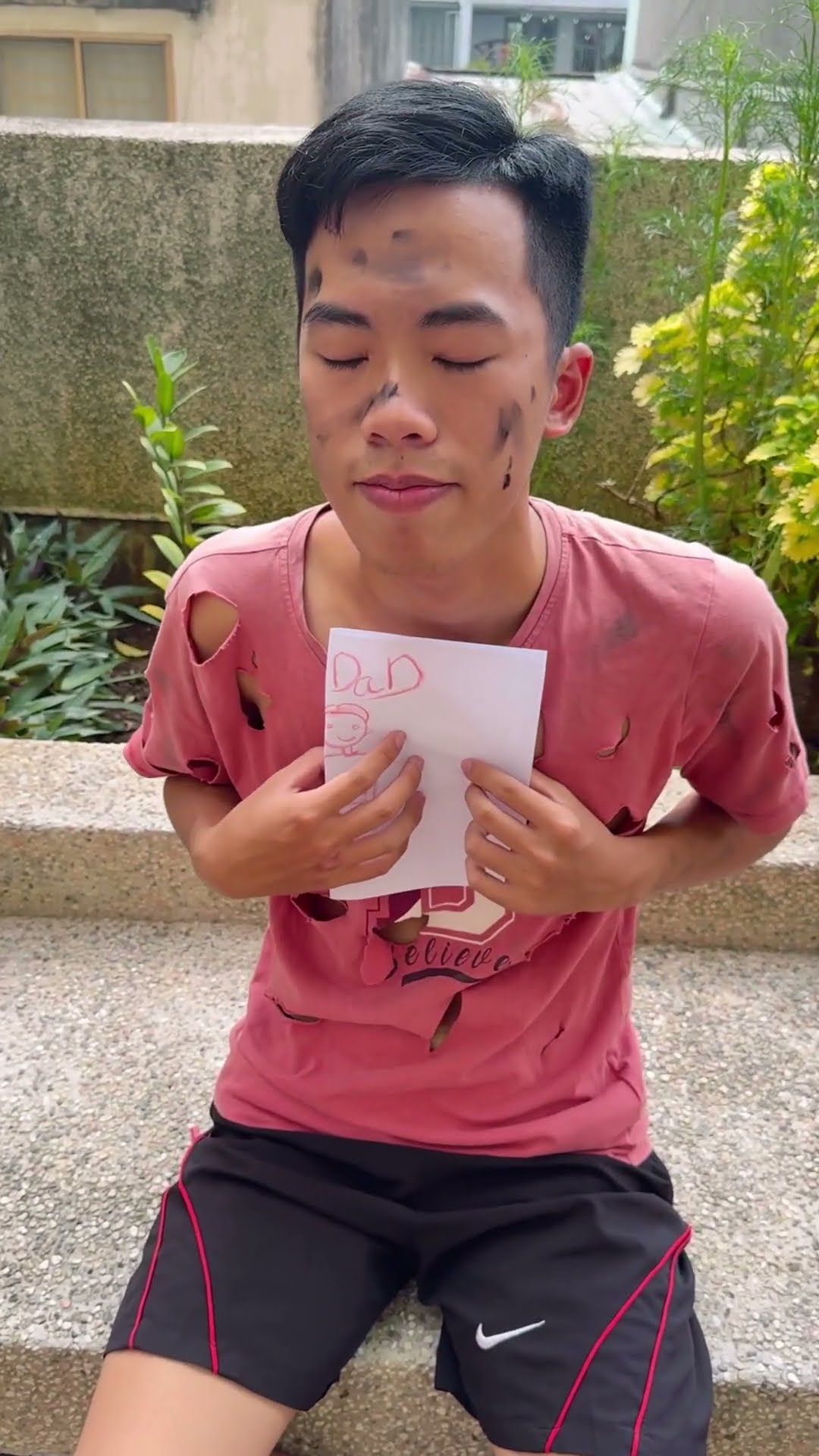 SH - Cậu bé tội nghiệp cần 1 mái ấm gia đình || Poor boy need a family #shorts