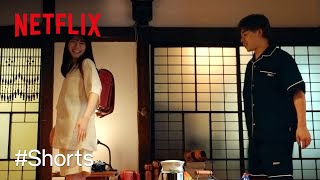 赤いランドセルにテンションが上がるなごみ | なこなこカップルの「となり、空いてます。」| Netflix Japan