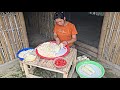 Ly Tieu Ca's method for making pickled bamboo shoots with chili peppers.