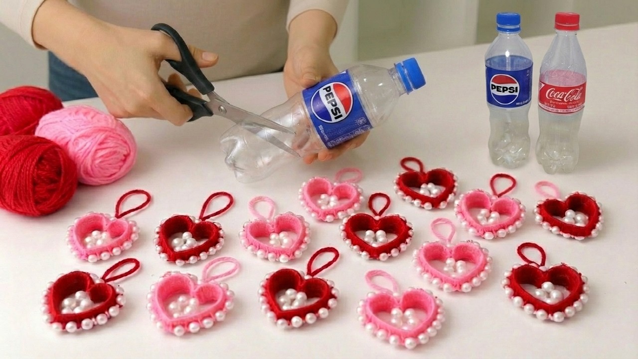 Я делала по 50 пар в день и продавала за 4 часа! Сердечки из пластиковой бутылки и пряжи.