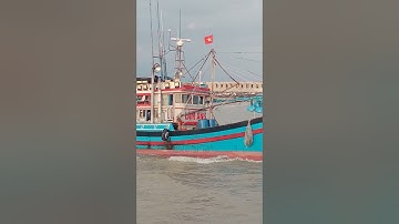 Vissersboot shorts Khanh Hoa zeehaven nerveus