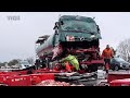 07.04.2022 - VN24 - Rindfleisch landet nach LKW Unfall auf der Autobahn
