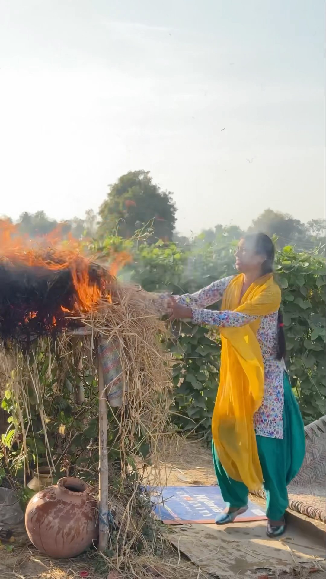 Kaidi ne lagaya jhopadi me aag ( part 2 )~?#shorts #emotional #motivational #pushpanjalimaurya