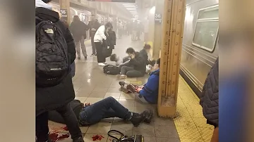 【现场】纽约市布鲁克林地铁站枪击 疑似全过程被录下