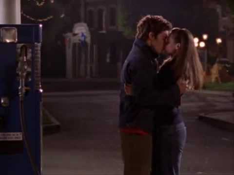 Download Gilmore Girls Season 3 Epsode 8 : Rory and Jess "I´m glad you didn´t smoke"