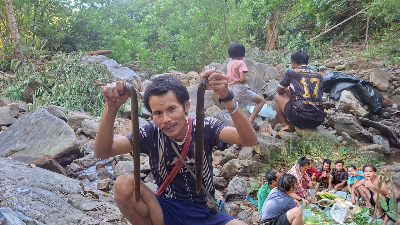 We went to build a dam to catch fish with the family.7/2/2026