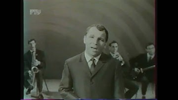 Thumbnail of A Ya Edu Za Tumanom  Vladimir Makarov За туманом Владимир Макаров Кукин