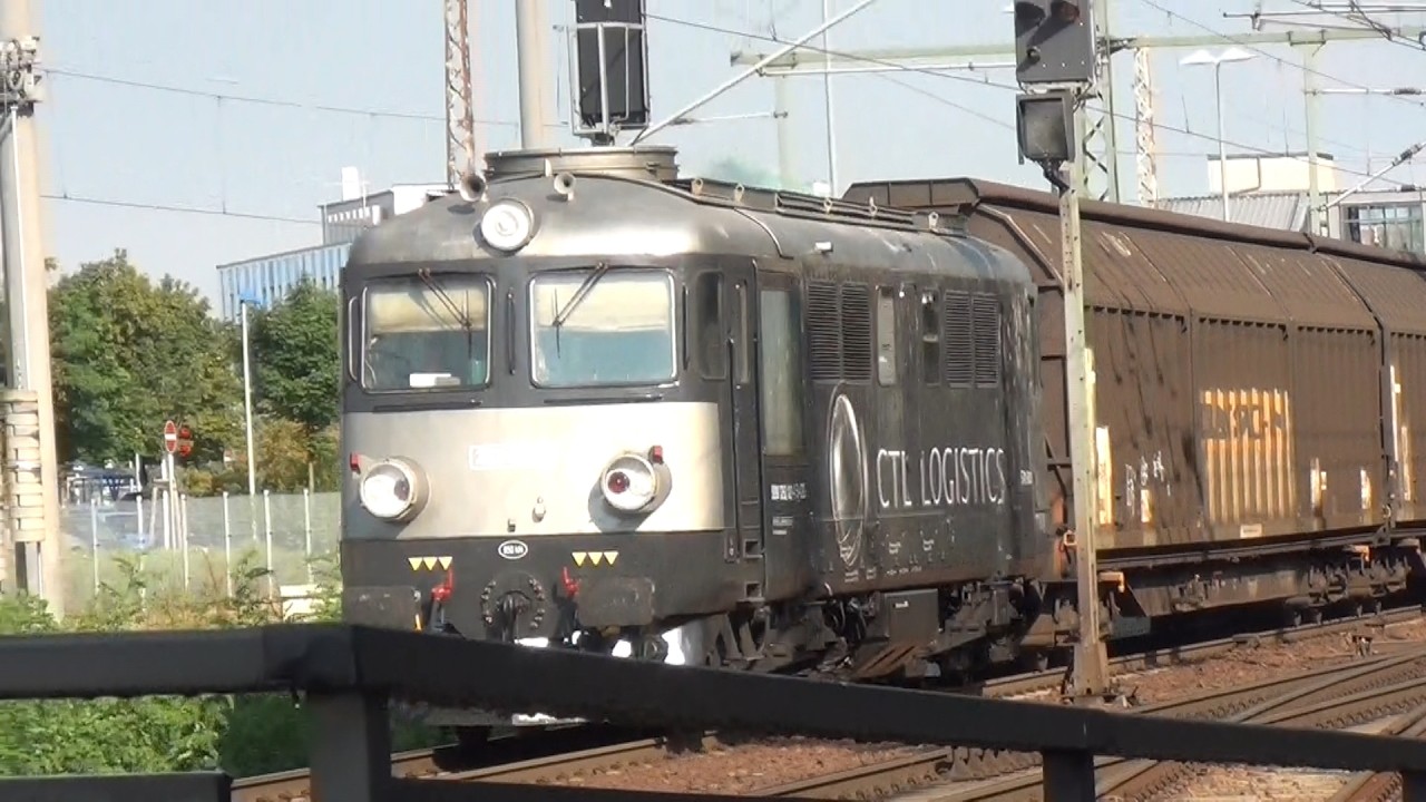 Container train with ITL 185 649 1 meets freight train with CTL 252 021 1 at the station #itl #ctl